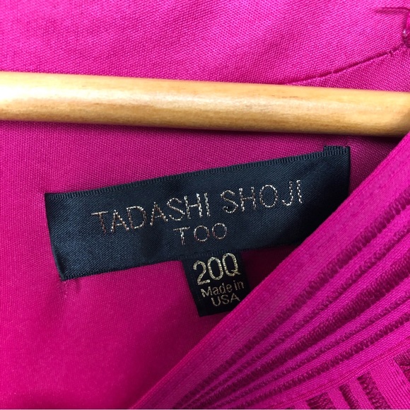 Tadashi Shoji Magenta Embrpidered Fit and Flare Dress Size 20Q - Picture 2 of 11